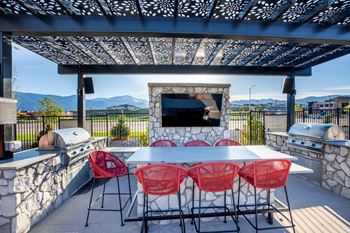 Outdoor BBQ Picnic Area at Luxury Colorado Rental